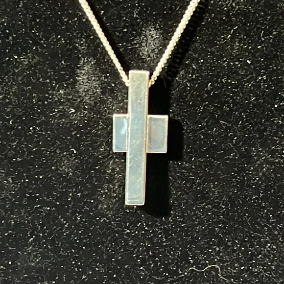 GUCCI STERLING SILVER CROSS 16” NECKLACE. - Picture 3 of 7